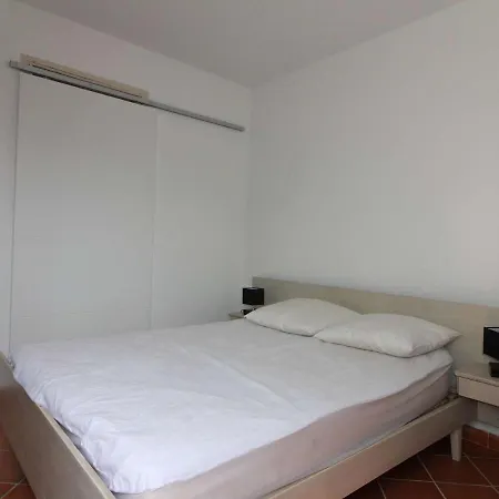 Borgo, 2 Pieces, 4 Personnes - Fr-1-650-10 *